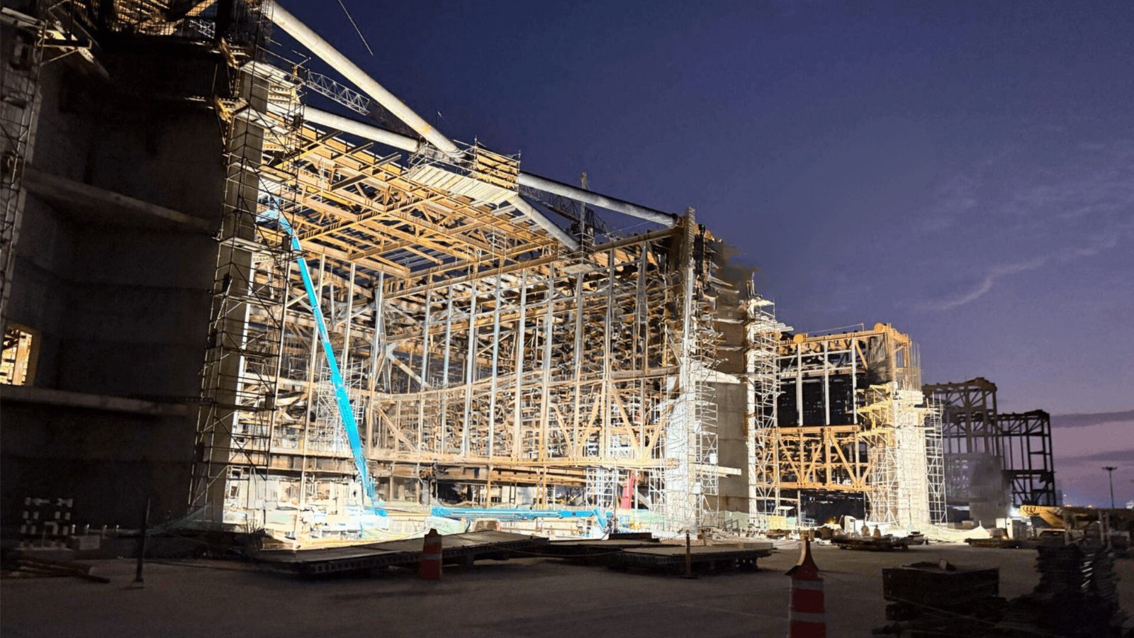 Close-up of the HP-500 heavy-duty wheels designed for mud and gravel.